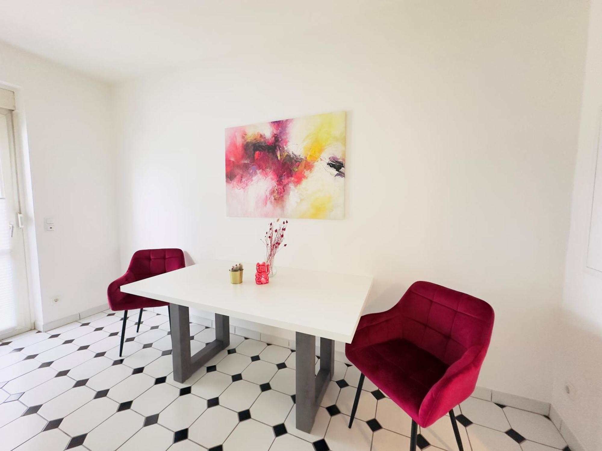 Moebliert-nahe Starlight Express In -wlan-netflix-loggia Oder Terrasse Appartement